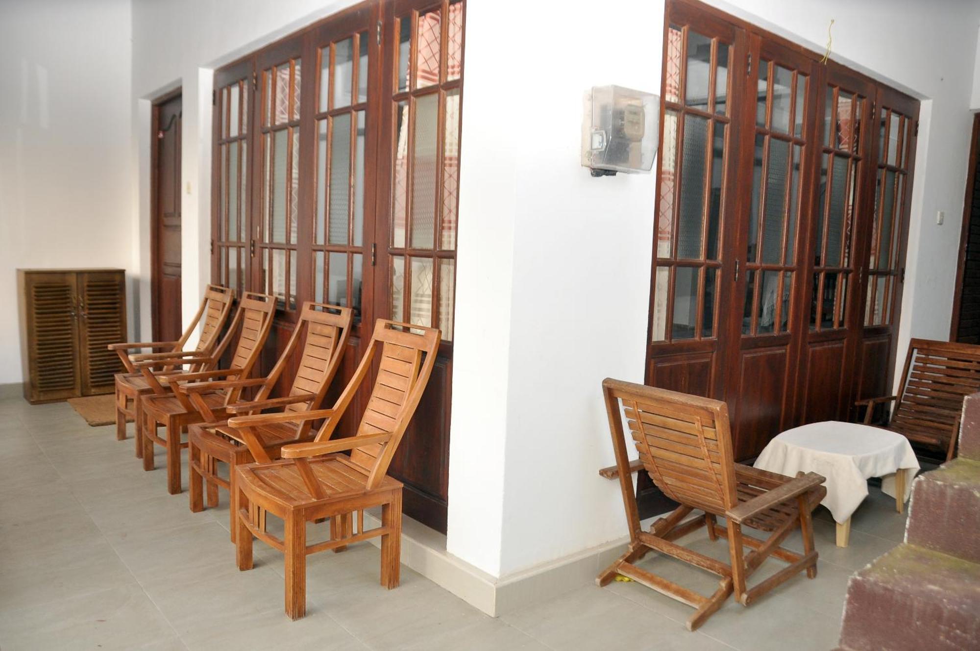 Golden Shower Inn Kandy Exterior photo