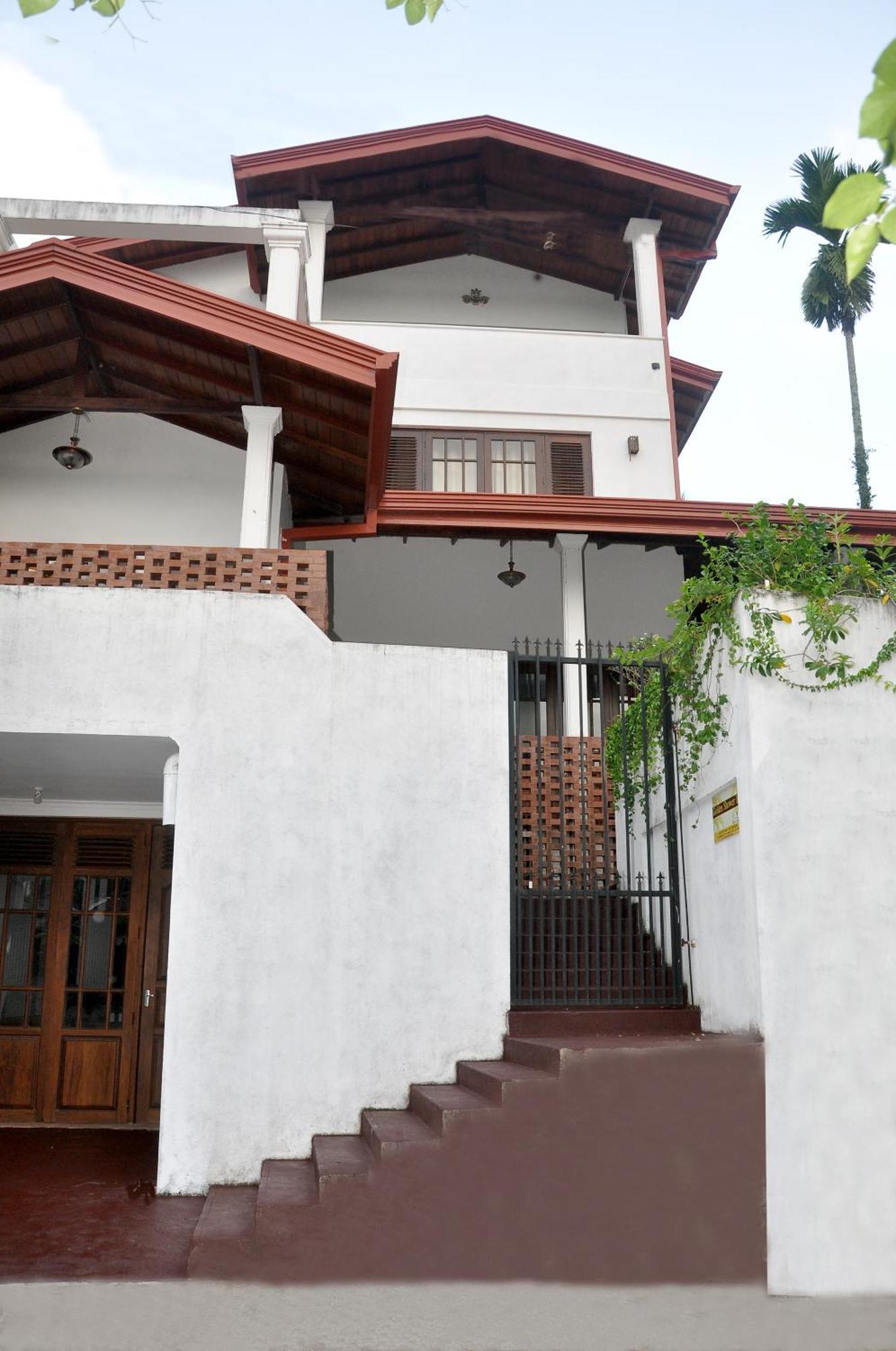 Golden Shower Inn Kandy Exterior photo